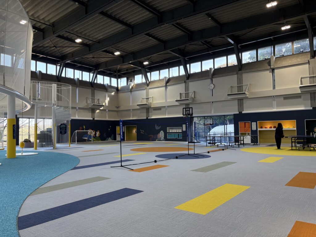 巨大ネット遊具もありとにかく親子に最高の室内遊び場